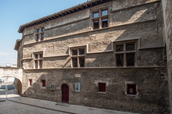 Visiter Hotel de Sade, Guide Saint Rémy de Provence, Tourisme Saint Rémy de Provence