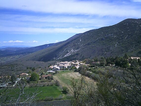 Visite de Auribeau, Guide Luberon, Visiter Luberon